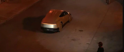 马斯克发布会上的无人驾驶，是两年前的萝卜快跑？