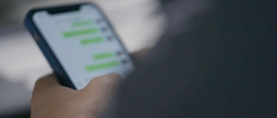 群里发一句“今天阳光明媚”，送钱电话就来了……