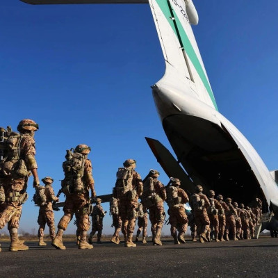 伊朗在全国举行大规模军演