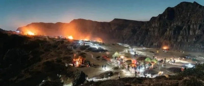“游客夜爬烧山取暖”？官方通报！
