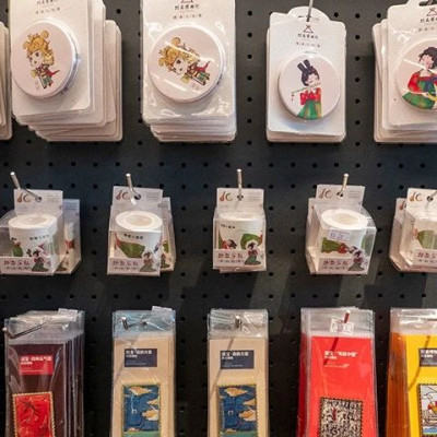 名校做文创，卖得越来越贵