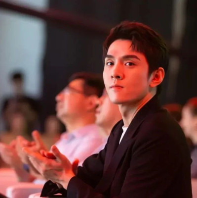 李佳琦出海，折射美妆的至暗时刻