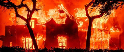 “仿佛刚遭遇空袭”，美国加州山火失控！