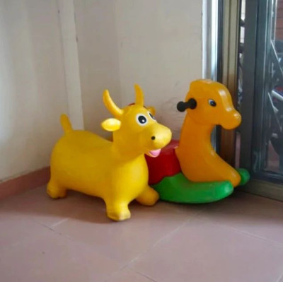 我在模拟家庭，给孤弃儿童当“职业父母”