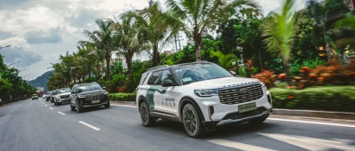 穿越雨林，望天而行 秘境之下，人与动植物如何和谐共生？