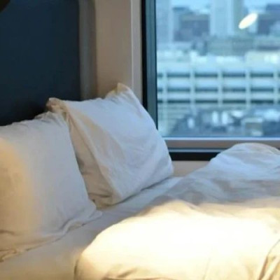 延迟退房，「卷」死酒店