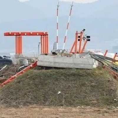 韩国土部：客机撞的