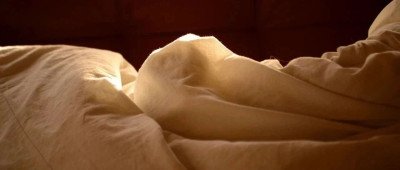 盖上厚被子，晚上睡得香！两项研究显示：更厚重的被子促进褪黑素分泌，改善睡眠质量；中国科学家让薛定谔的猫活了23分钟｜本周论文推荐