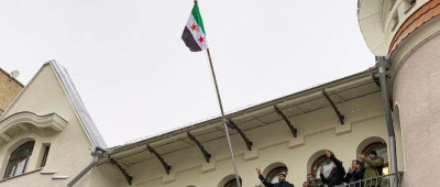 突发！叙利亚驻俄使馆升起反对派旗帜