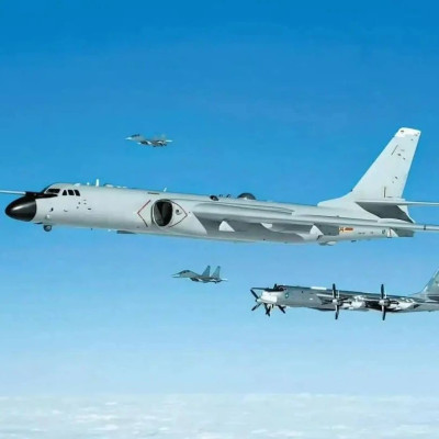 首次亮相战略巡航的中国核轰炸机，开始扇动翅膀