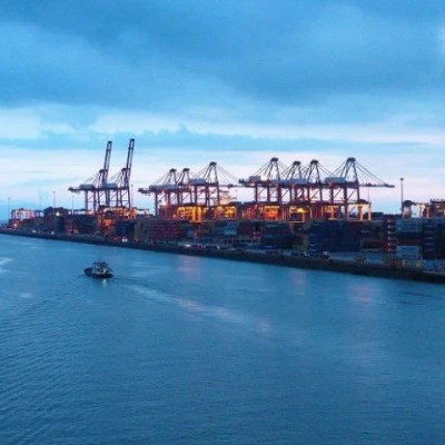 走私物品装满29个大型集装箱，第一视角罕见直击海警执法现场