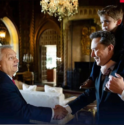 马斯克带娃与欧尔班握手